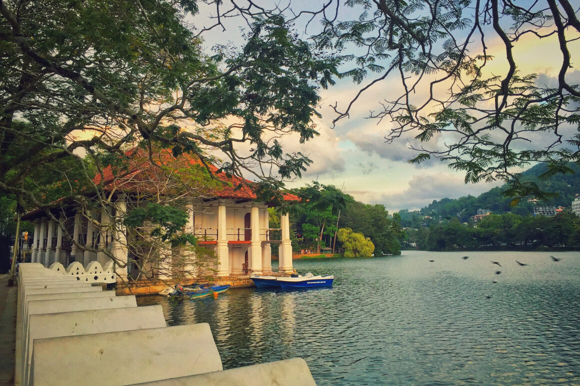 temple of the tooth (2) 1-Day Kandy City Tour